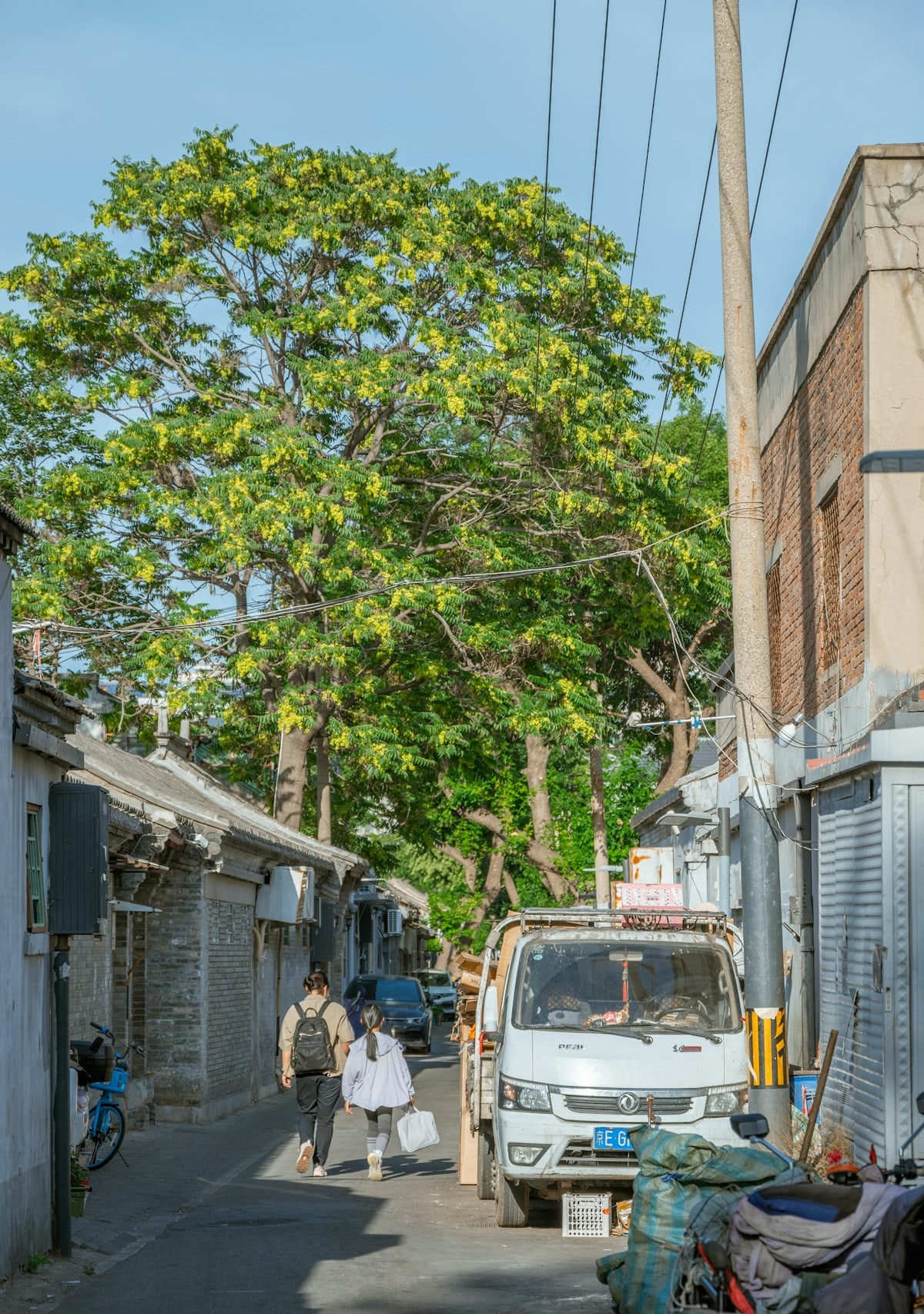 Young people walking through an everyday neighborhood in China